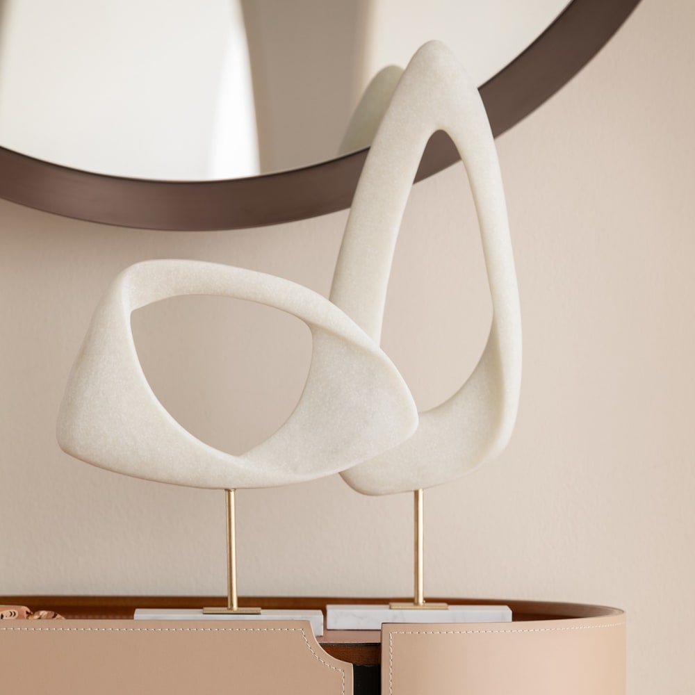 Statuette abstraite en polygrès blanc, acier doré et marbre blanc