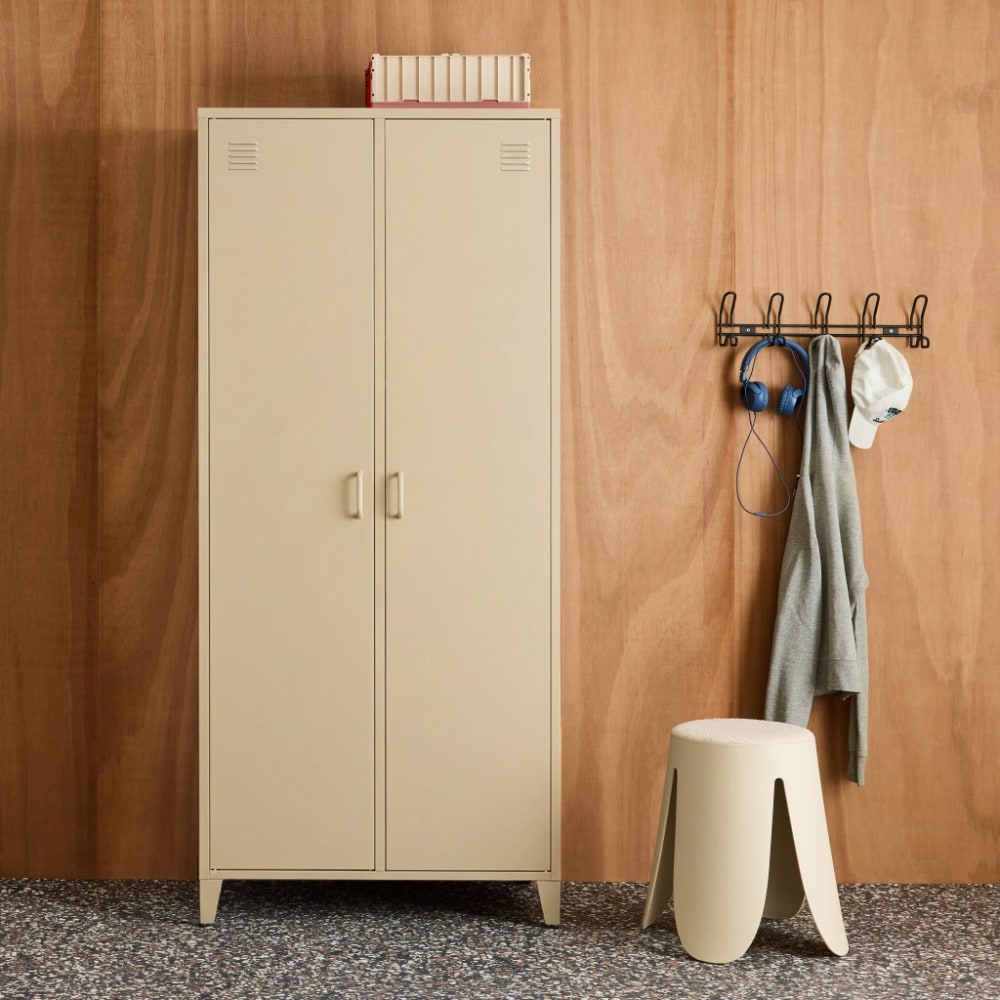 sweeek Industrieller Metall-Kleiderschrank beige mit 2 Türen, 1 Kleiderstange style industrial - Stahl