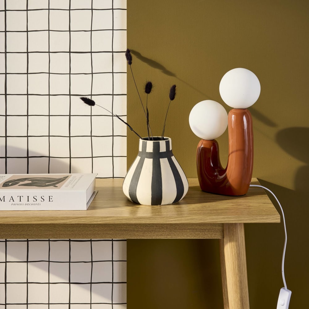 Lampe de table organique céramique terracotta et verre blanc h 31cm — vue 4