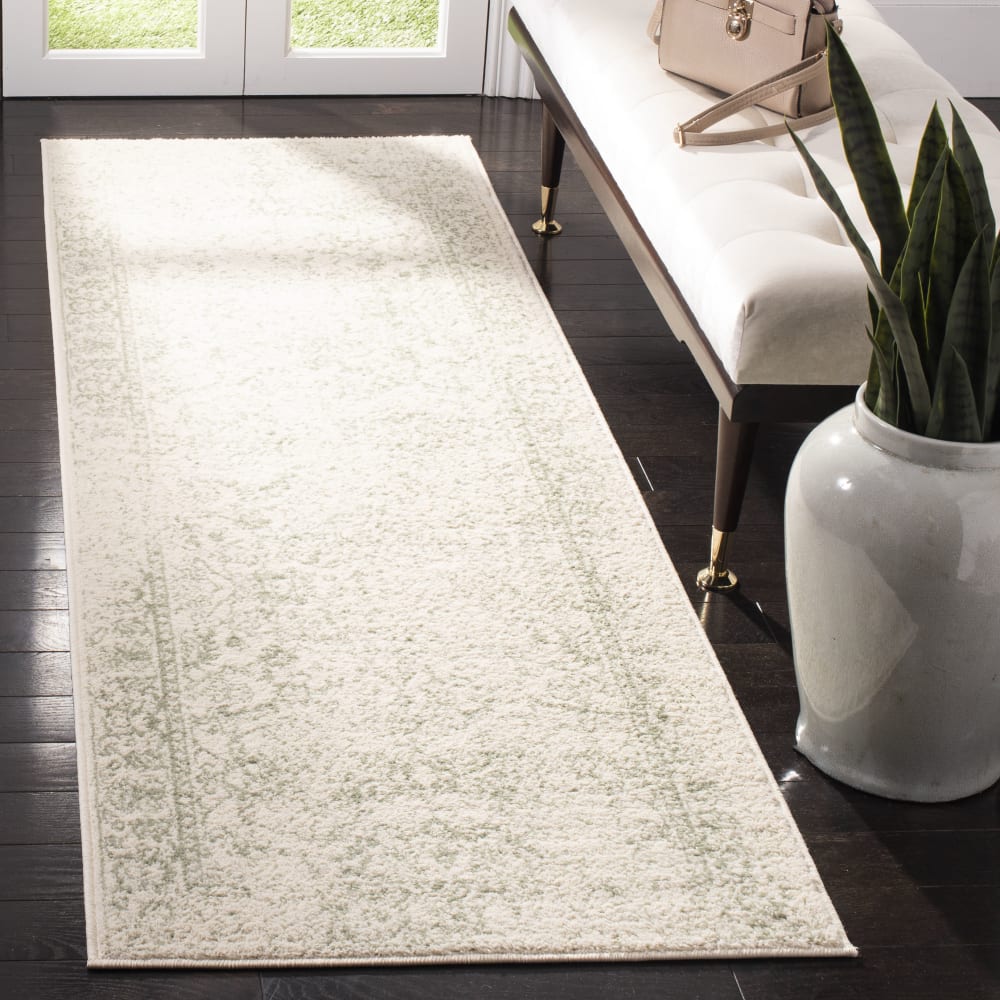 Tapis vintage patiné en polypropylène blanc/vert, 76 x 244 cm — vue 3