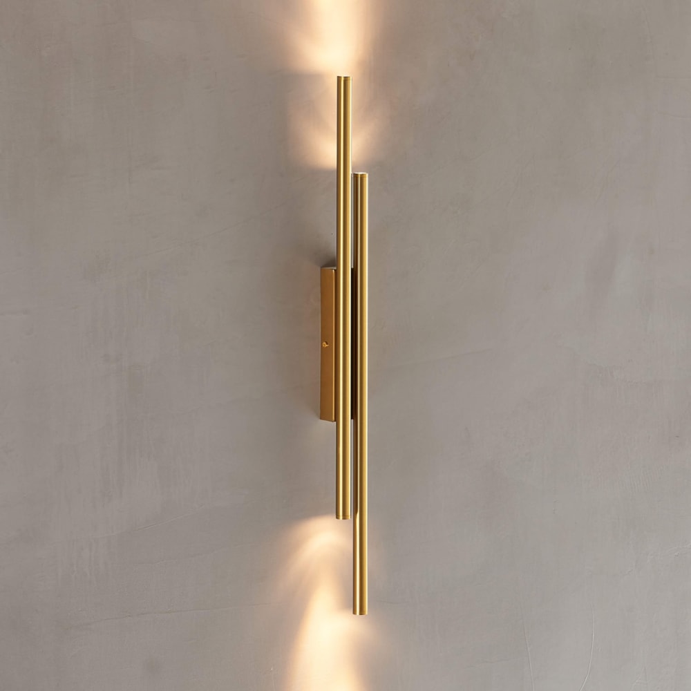 Wandleuchte aus Aluminium und Silikon 70 cm, Messing - Maisons Du