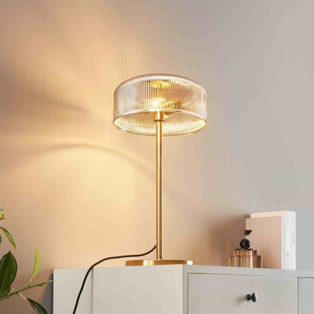 Tischleuchte aus Metall und Glas 55 cm, Bernstein und Messing -