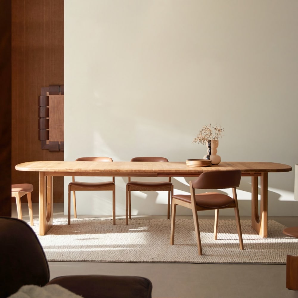 Tikamoon Ausziehbarer Tisch aus massiver Eiche, 8-14 Pers. style modern Beige Holz