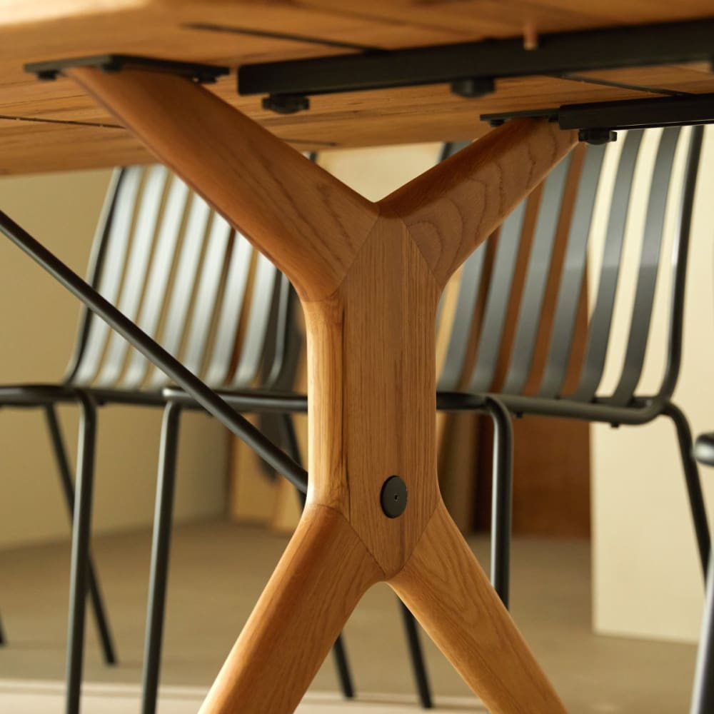 Ausziehbarer Tisch aus massiver Eiche, 6-12 Pers. - Maisons Du