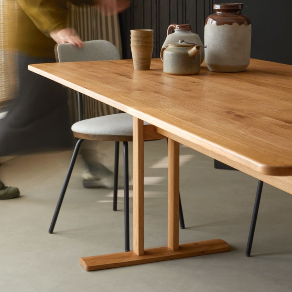 Ausziehbarer Tisch aus massiver Eiche, 6-12 Pers. - Maisons Du