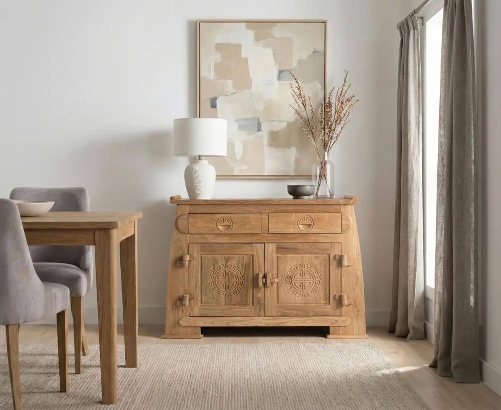 Sideboard mit Schubladen und geschnitzten Türen im orientalischen