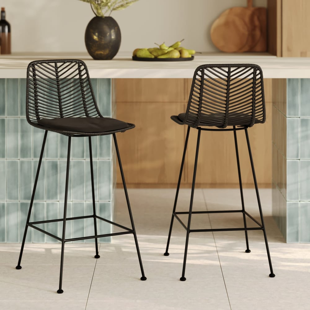 2er Set Barstühle aus 66 cm in schwarzem Rattan - Maisons Du