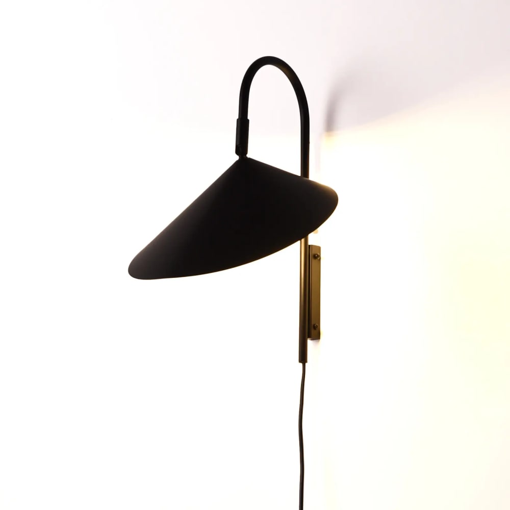 Applique murale nordique minimaliste avec prise noir mat D295 mm