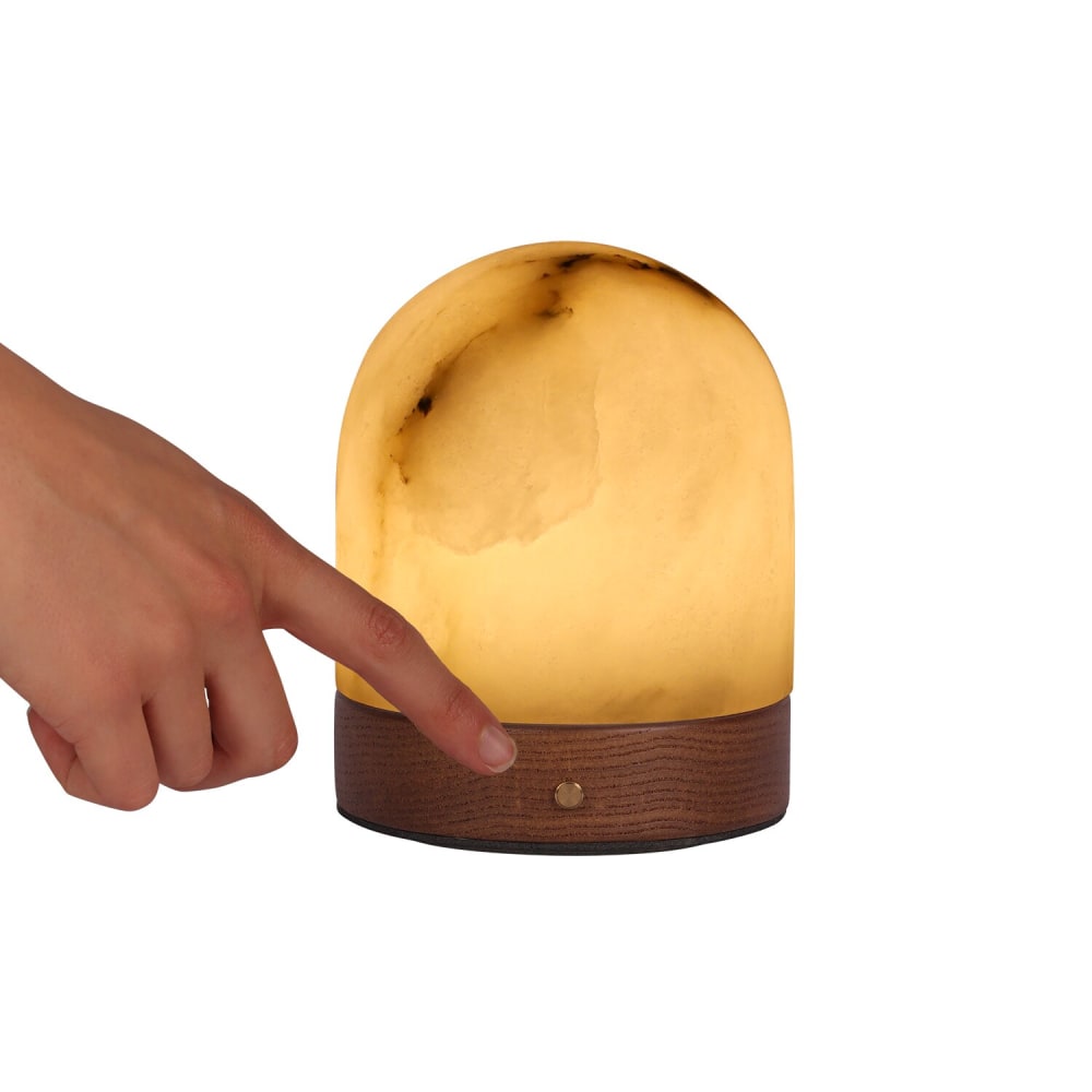 Lampe de table rechargeable en placage chêne et albâtre, hauteur 12 cm — vue 4