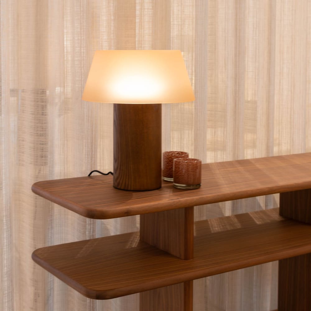Lampe de table en verre brun avec pied en placage chêne, ø 28 cm — vue 3