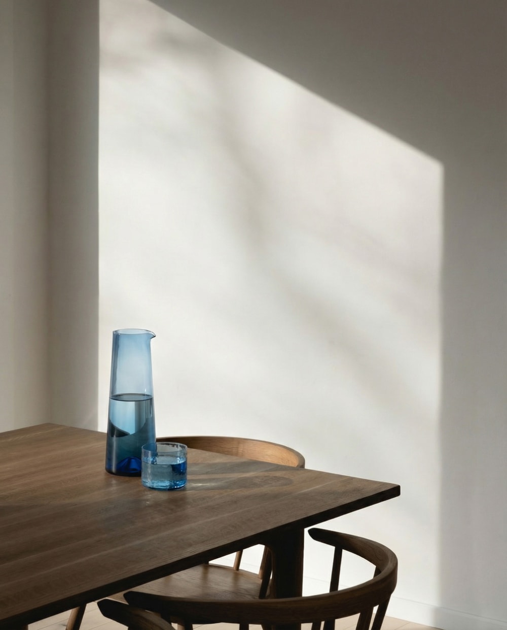 Karaffe aus glas in indischblau und blau, 10x10x26cm - Maisons Du