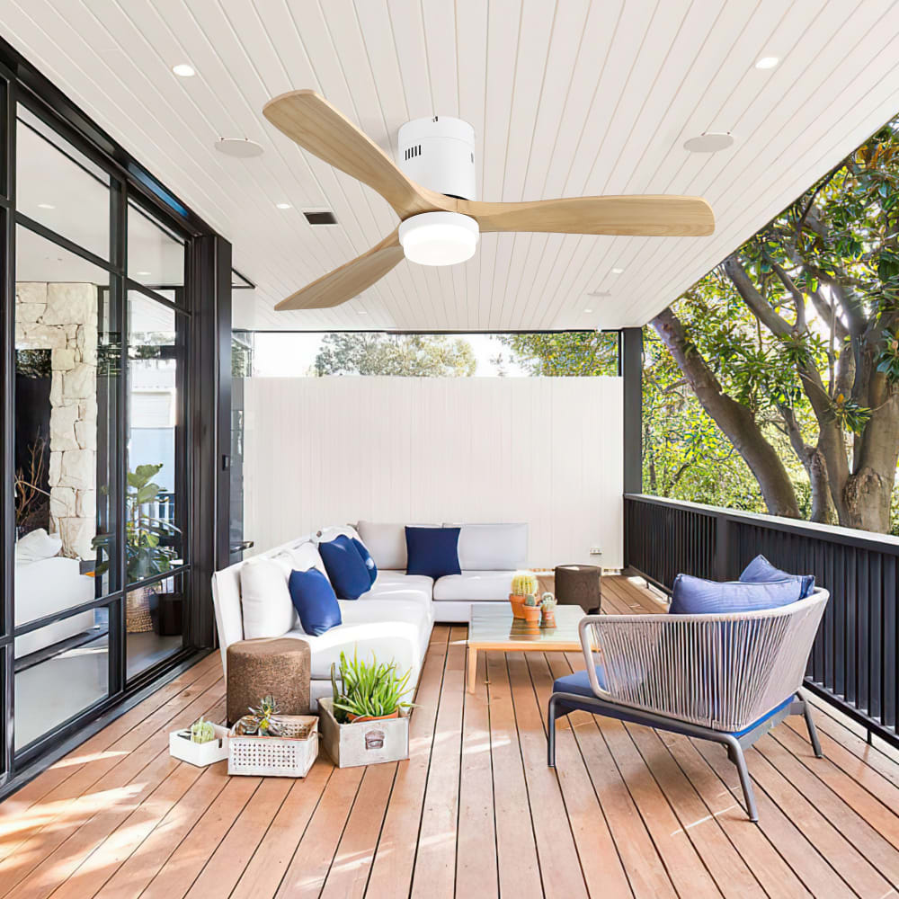 Ventilateur plafond LED bois clair – silencieux, réversible été/hiver