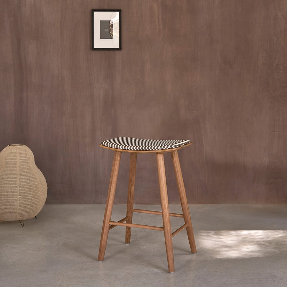 BERAH GETAH Hocker aus massivem Teakholz mit gestreifter Sitzfläche, 65 cm style modern Braun