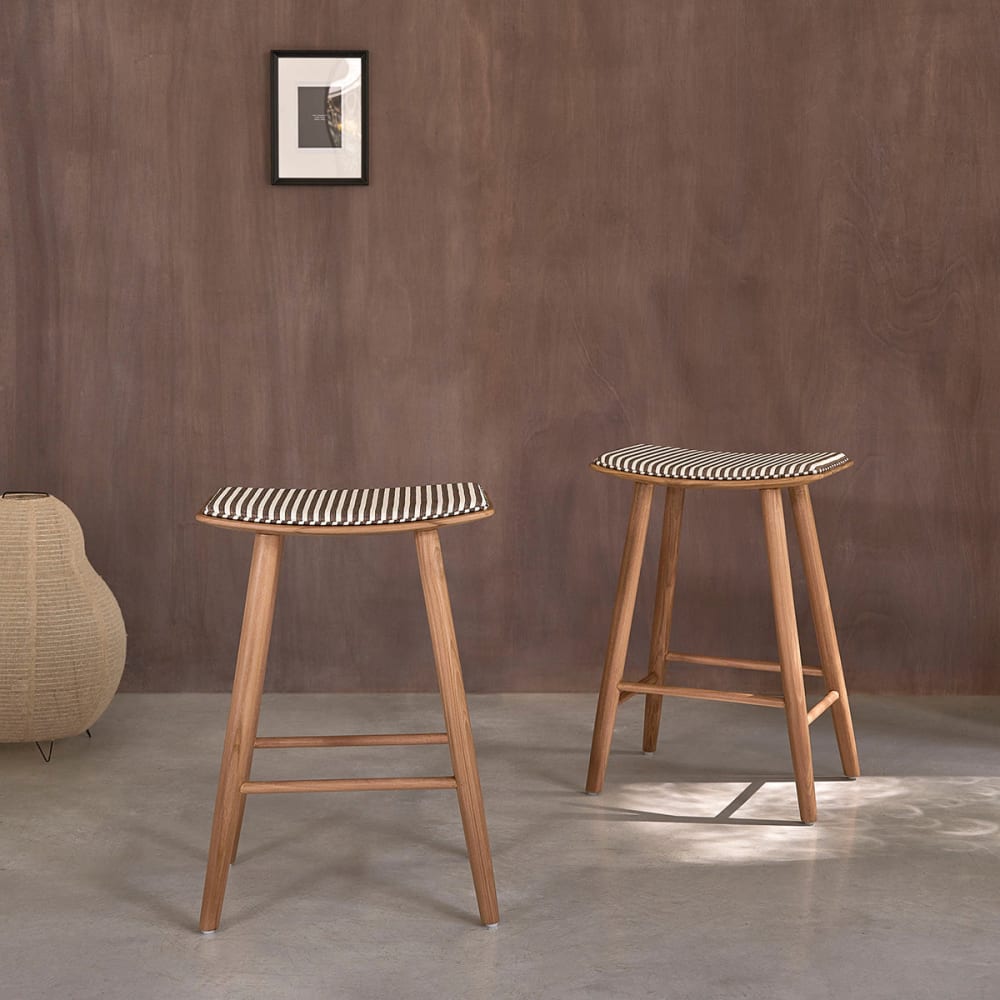 BERAH GETAH Set aus 2 Hockern massivem Teakholz mit gestreifter Sitzfläche, 65 cm style modern Braun