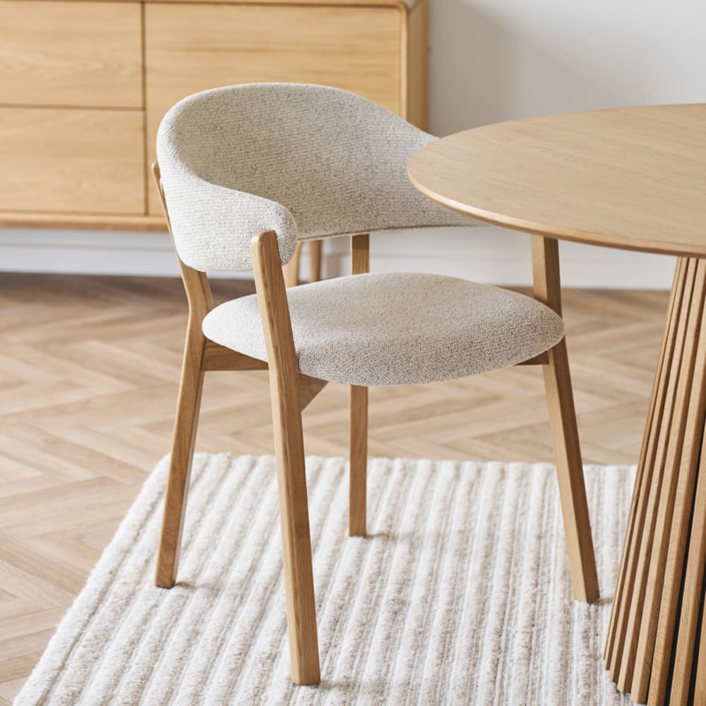 Esszimmerstuhl aus massiver Eiche und Stoff beige - Maisons Du