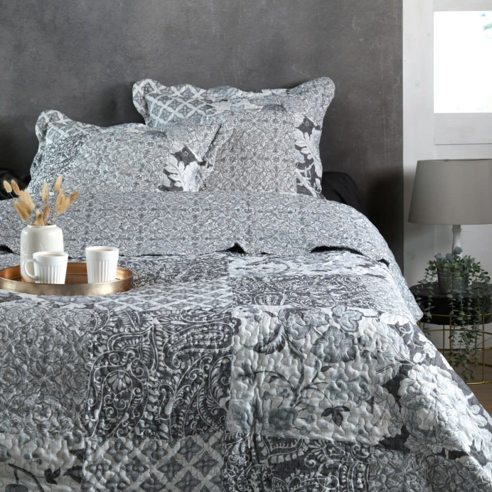 Couvre lit boutis réversible 260x240 avec 2 taies