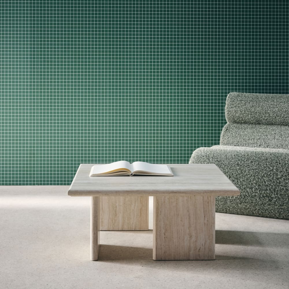 sweeek Quadratischer Couchtisch mit Travertinlook 80 x 80 cm style modern Weiß Spanplatte