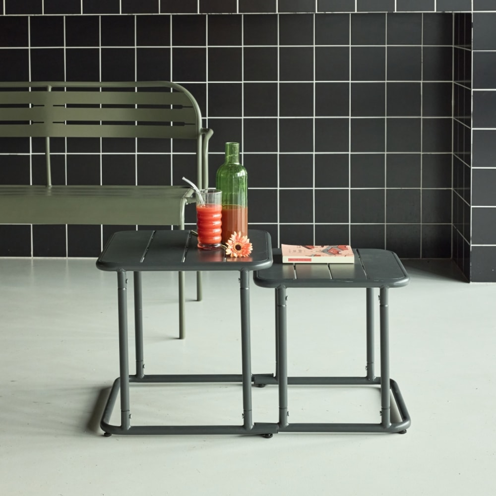 Table gigogne extérieure carrée en acier 45cm kaki