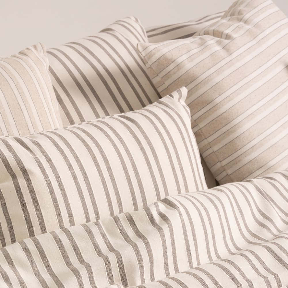Lot de 2 housses de coussin en coton rayures en relief taupe 45x45 — vue 4