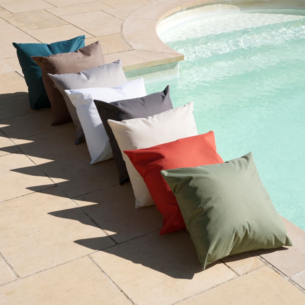Coussin extérieur imperméable et déhoussable minorque polyester rouge - Maisons du Monde