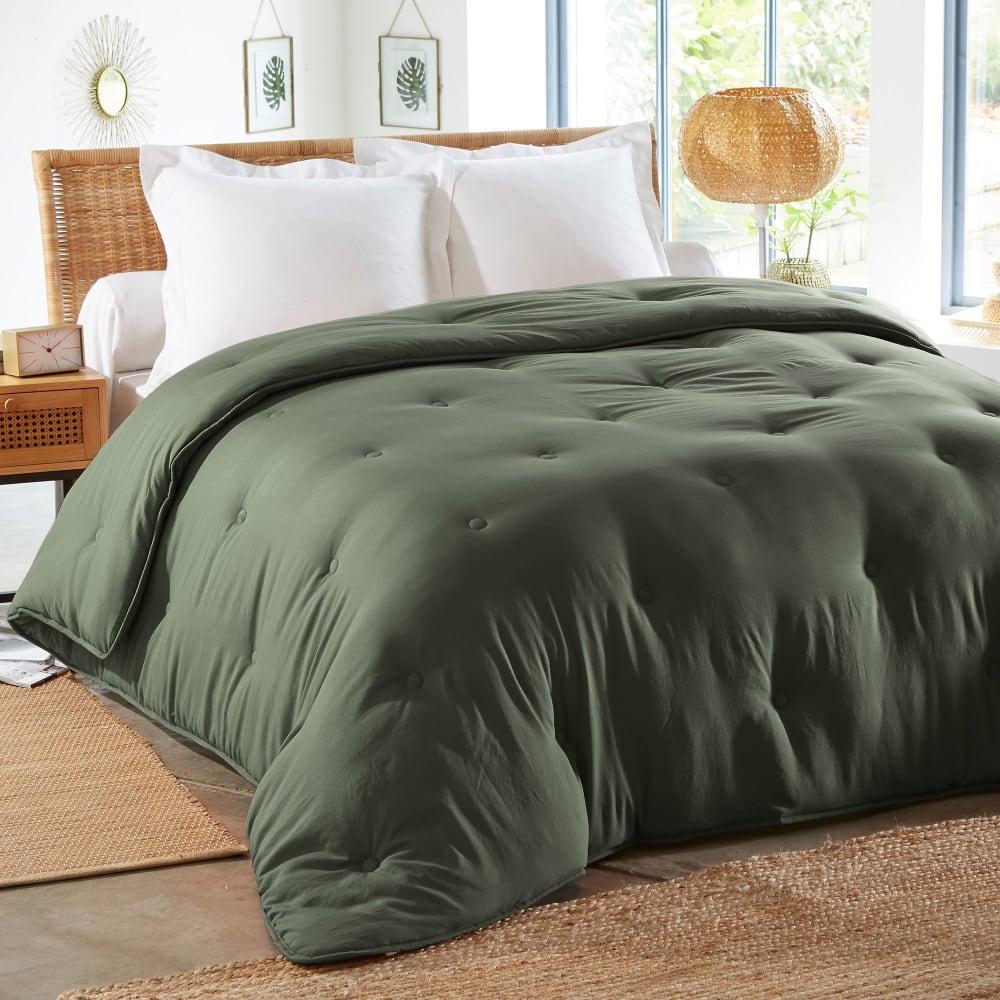 Couette chaude en polyester vert kaki 240x220cm Couette chaude en polyester vert kaki 240x220cm