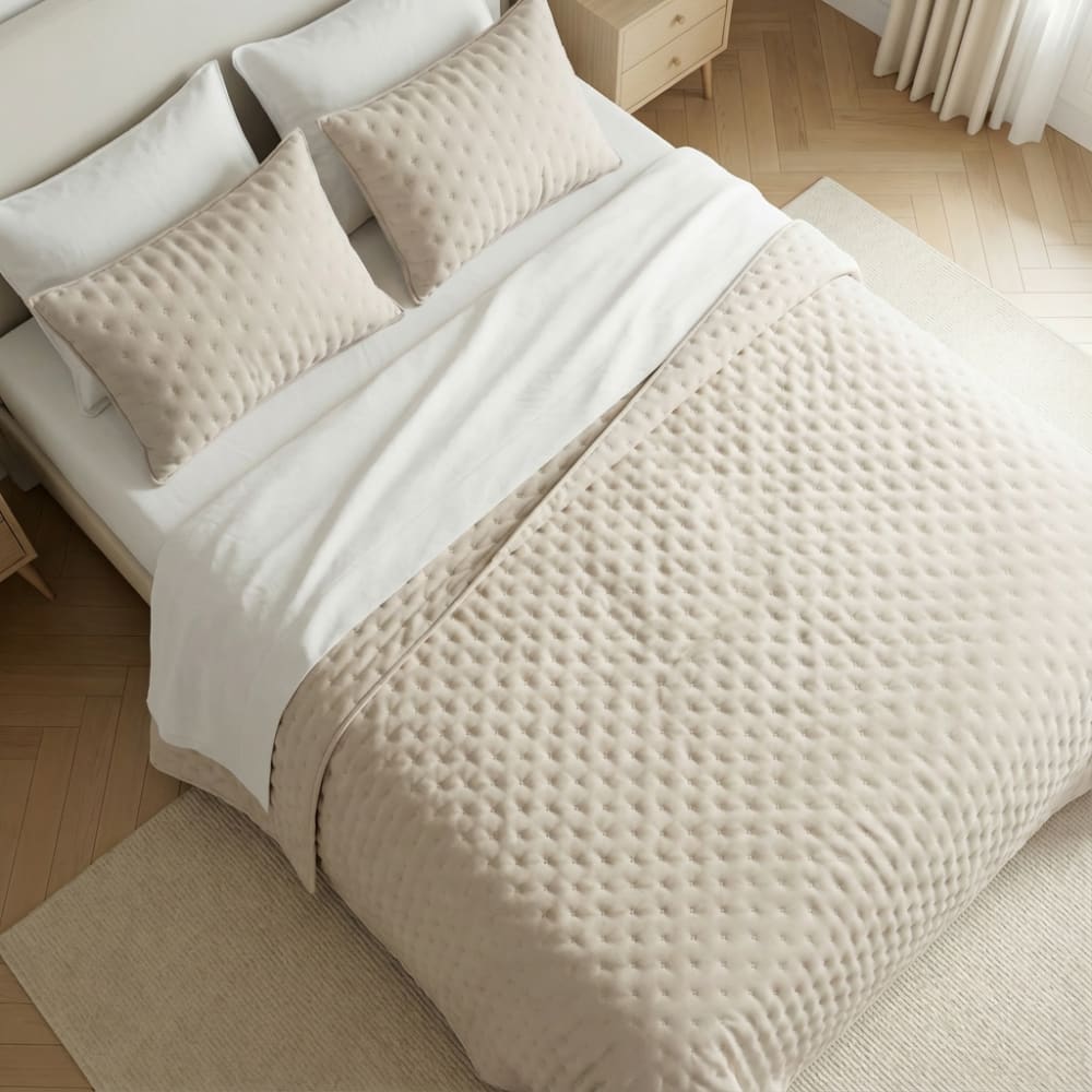 Couvre-lit uni matelassé extra doux beige clair 180x270 cm Couvre-lit uni matelassé extra doux beige clair 180x270 cm