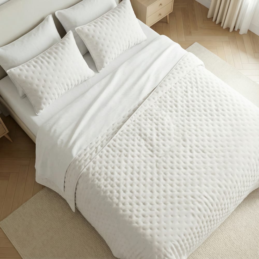 Einfarbige gesteppte Tagesdecke extra weich Weiß 250x270 cm -