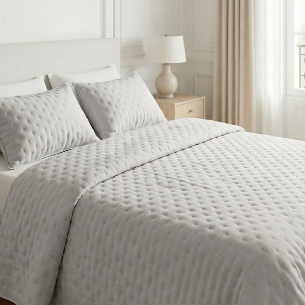 Couvre-lit uni matelassé extra doux gris argenté 280x280 cm