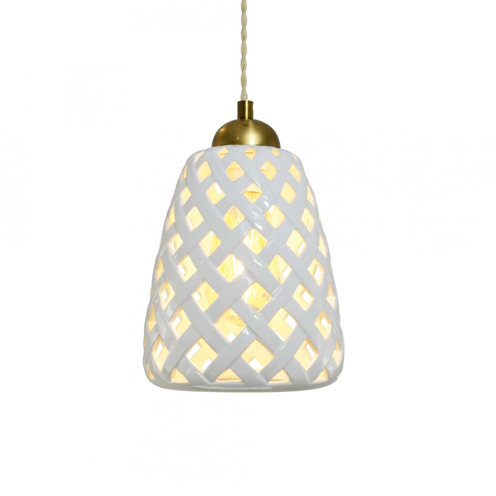 Suspension en céramique avec son équipement en textile et métal blanc