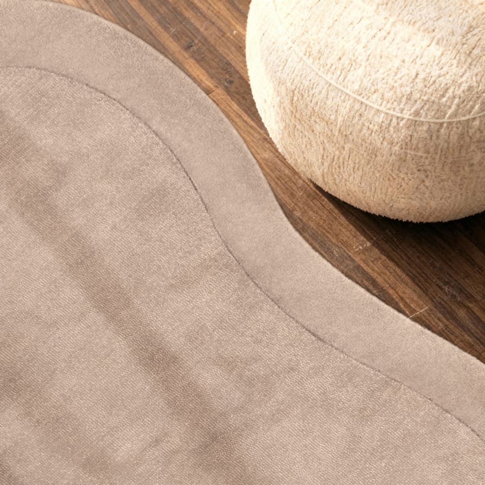 Tapis en laine de forme organique tufté main Beige 125x200cm — vue 4