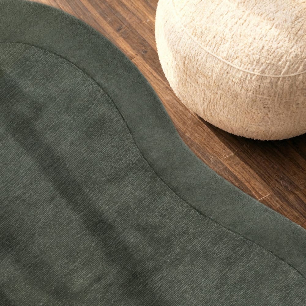 Tapis en laine de forme organique tufté main Vert 125x200cm — vue 4