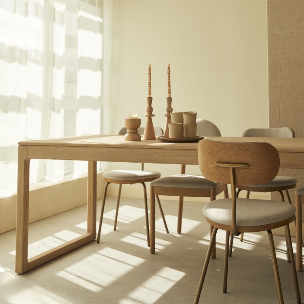 Ausziehbarer Tisch aus massiver Eiche 6-12 Pers. - Maisons Du