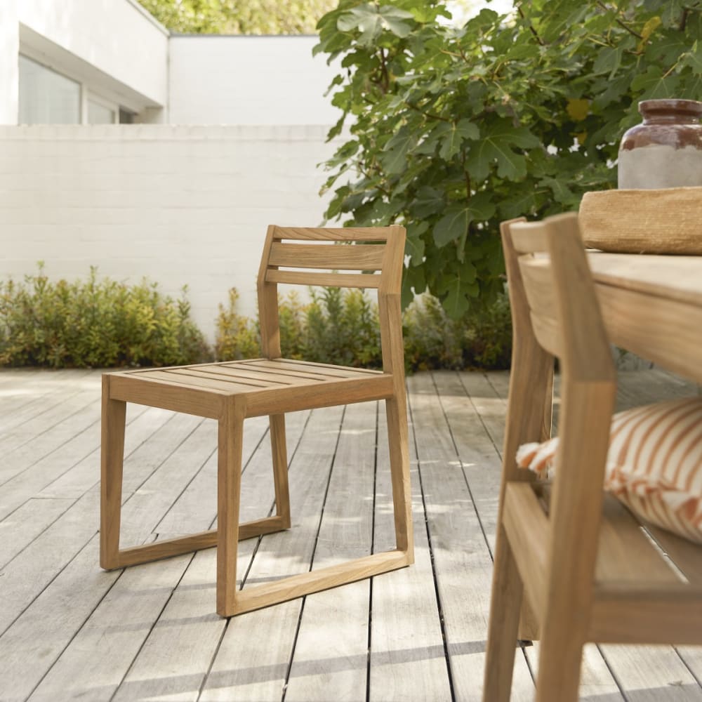 Tikamoon Gartenstuhl aus massivem, recyceltem Teakholz style classic chic Beige