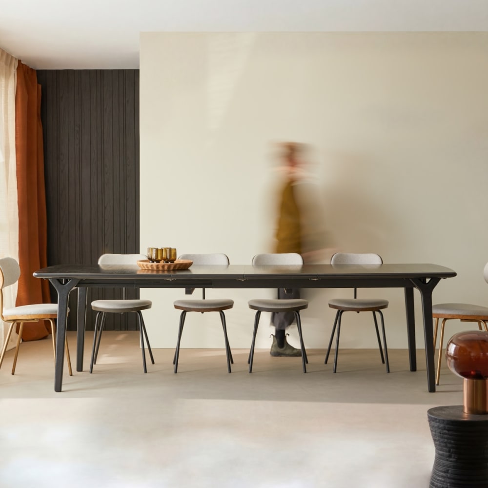 Tikamoon Ausziehtisch aus massiver Eiche black 6-12 Pers. style modern Schwarz Holz