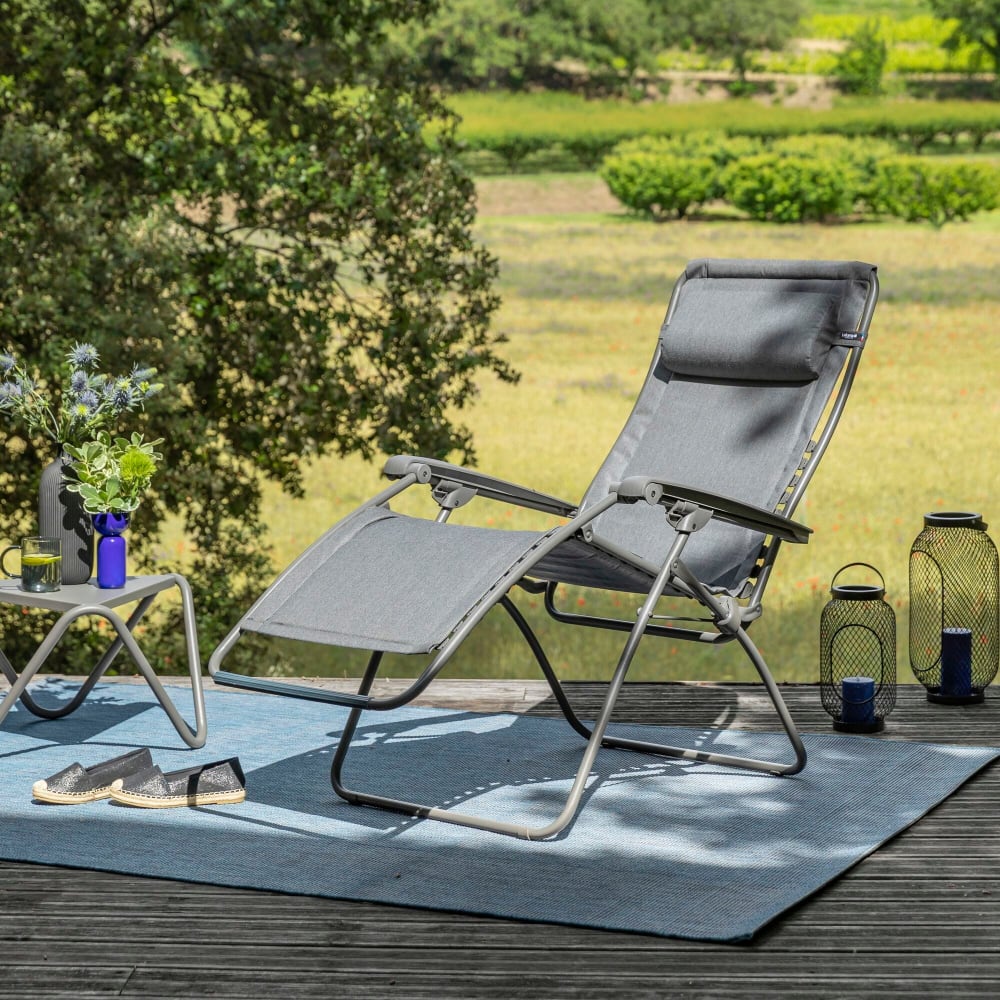 Ensemble fauteuil relax et porte gobelet en acier gris