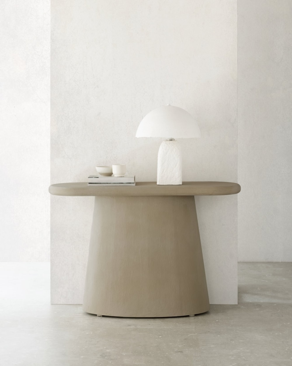 Ovale Konsole aus sandfarbenem Polyresin-Zement - Maisons Du