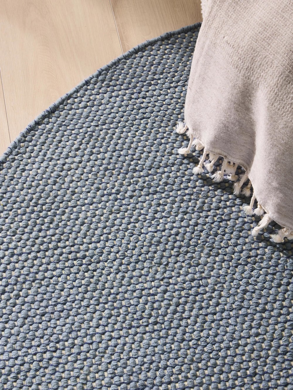 Tapis en laine bleu ø 150 cm rond — vue 4