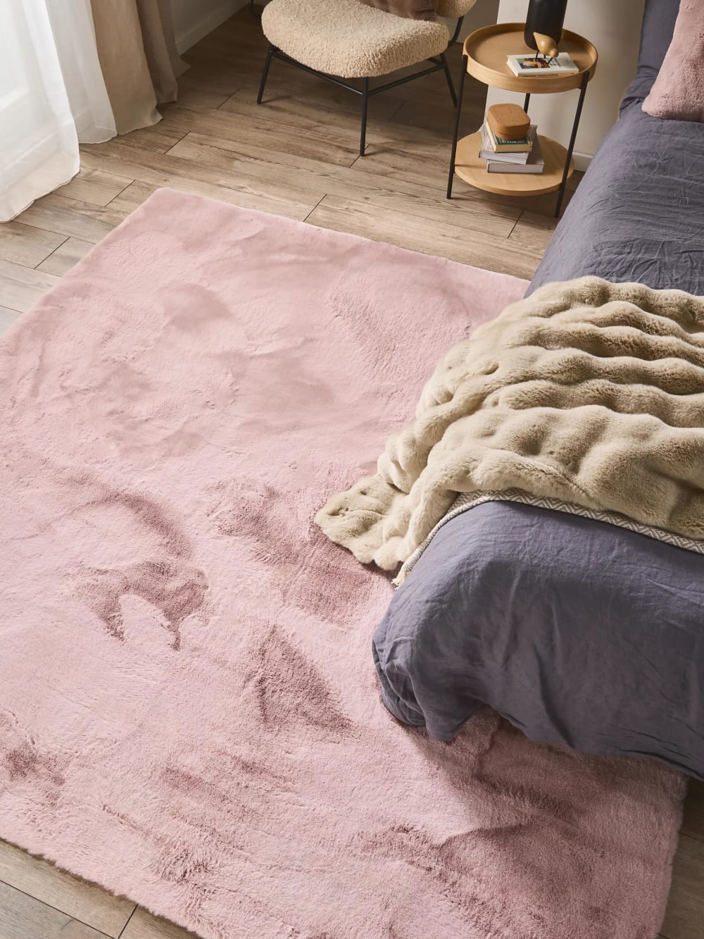Tapis en fausse fourrure rose 150x150 cm — vue 3