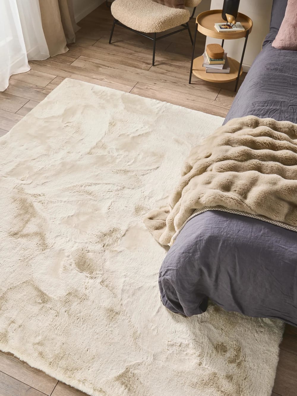 Tapis en fausse fourrure crème 150x150 cm — vue 3