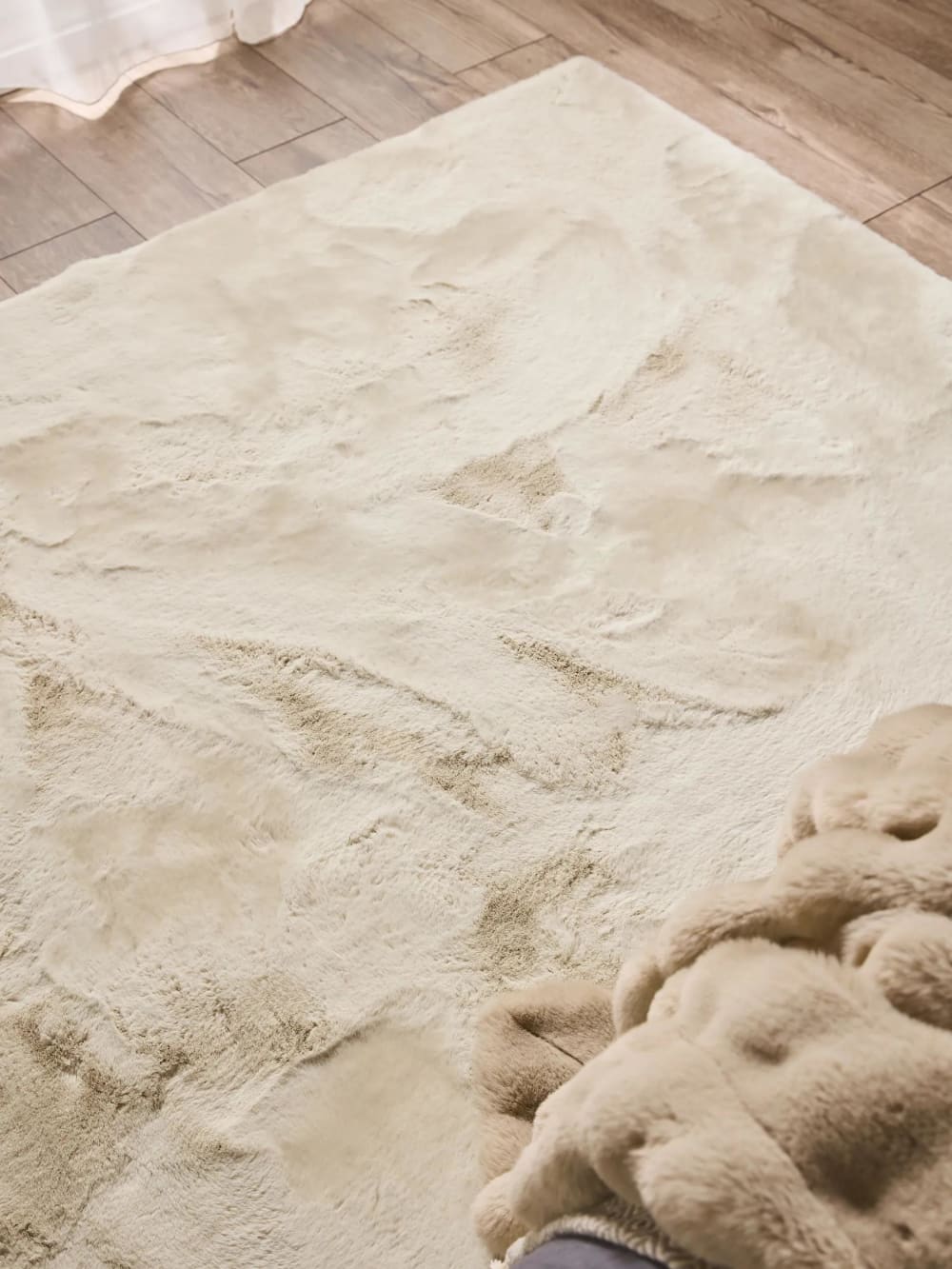 Tapis en fausse fourrure crème 150x150 cm — vue 4