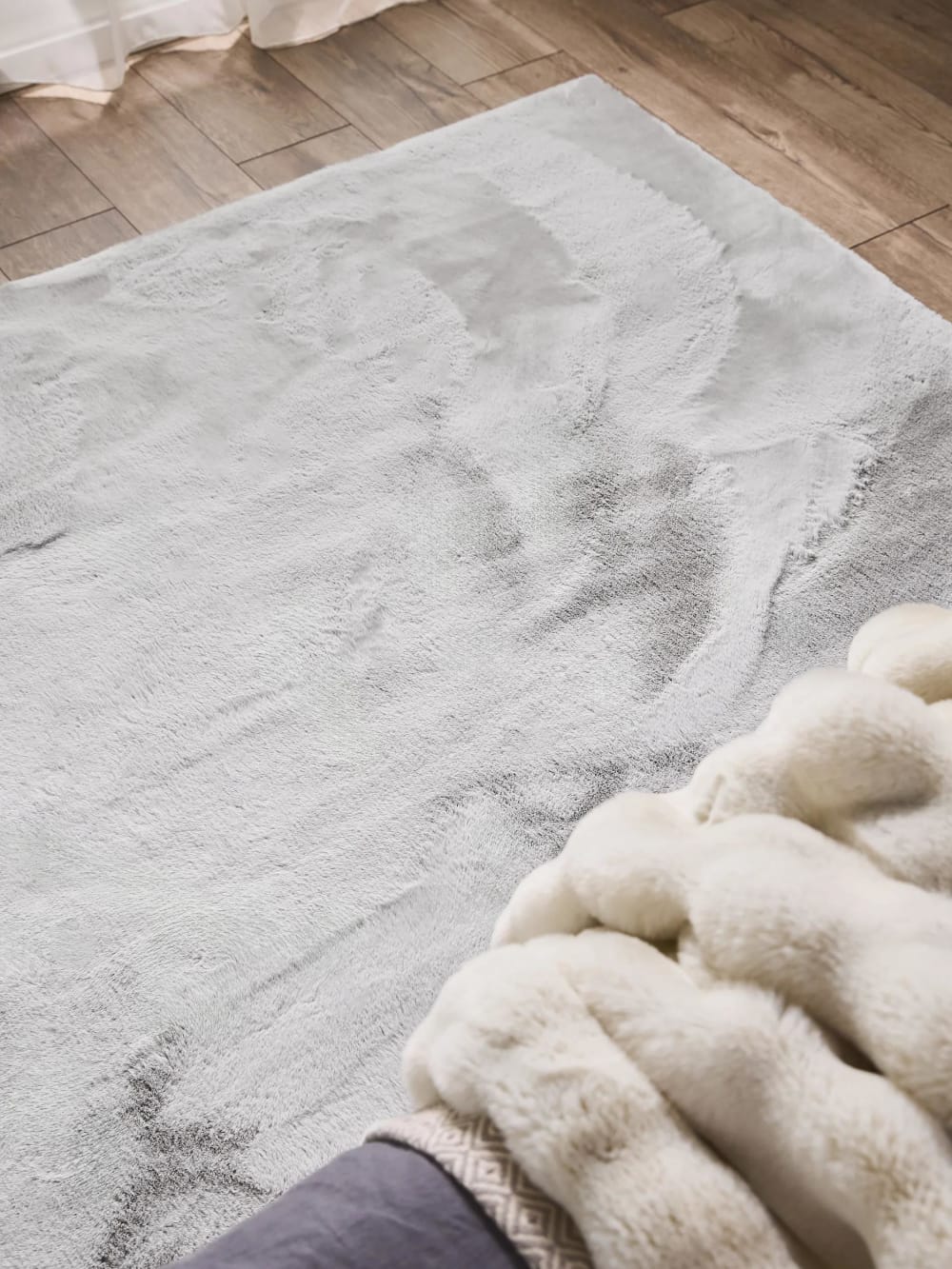 Tapis en fausse fourrure gris 150x150 cm — vue 4