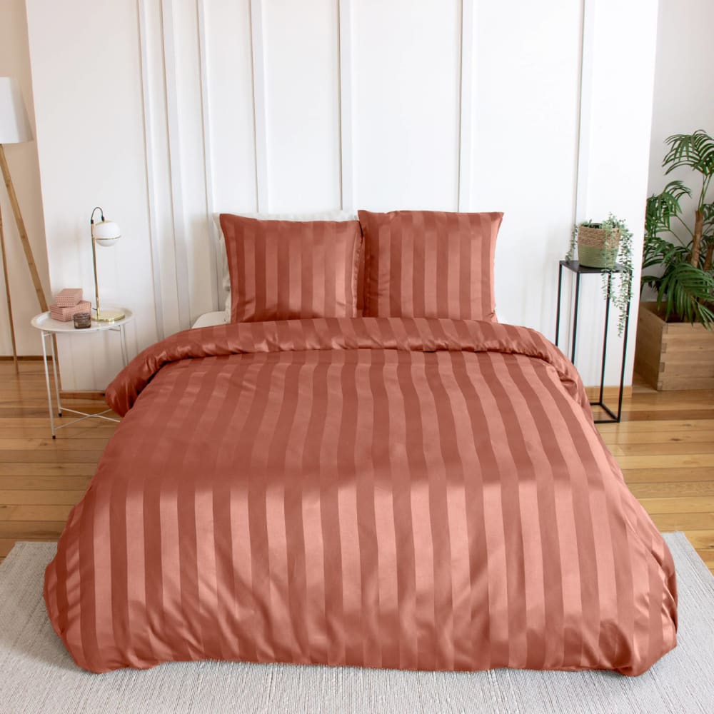 Parure de lit polyester effet satin rayures rouge 240x220cm