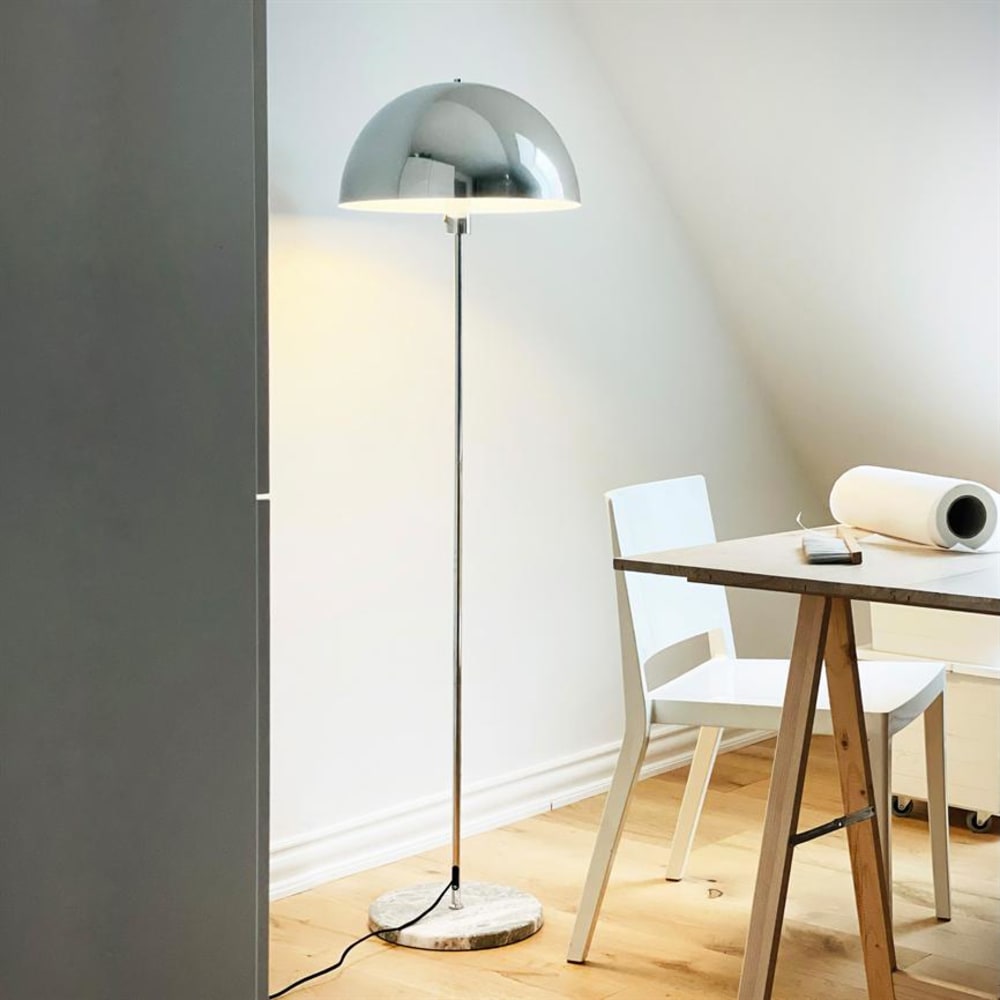 Dyberg Larsen Stehleuchte aus Metall und Marmor h143 cm d40cm, Chrom style modern Silber Metall