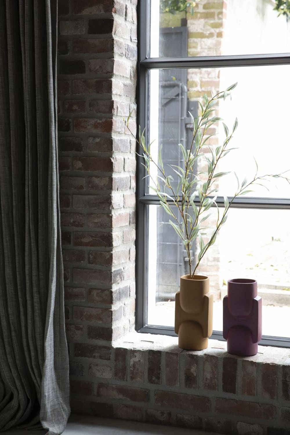 Vase et pot en aluminium rouge — vue 3