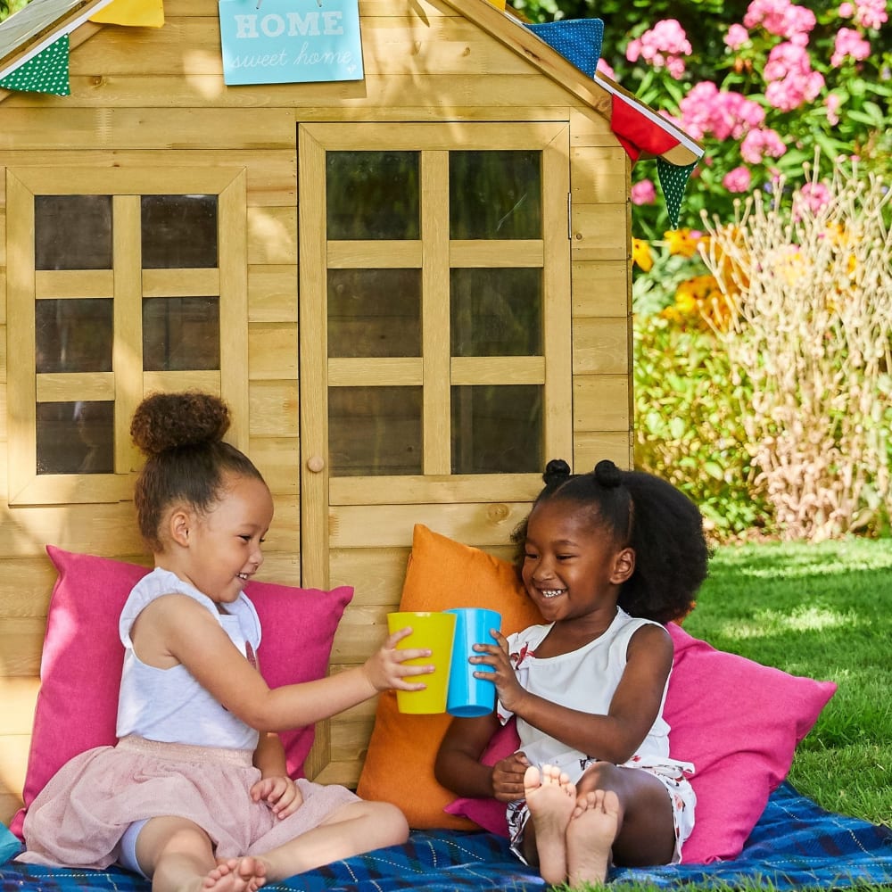 Maisonnette cabane enfant avec cuisine et volets en bois marron FSC®