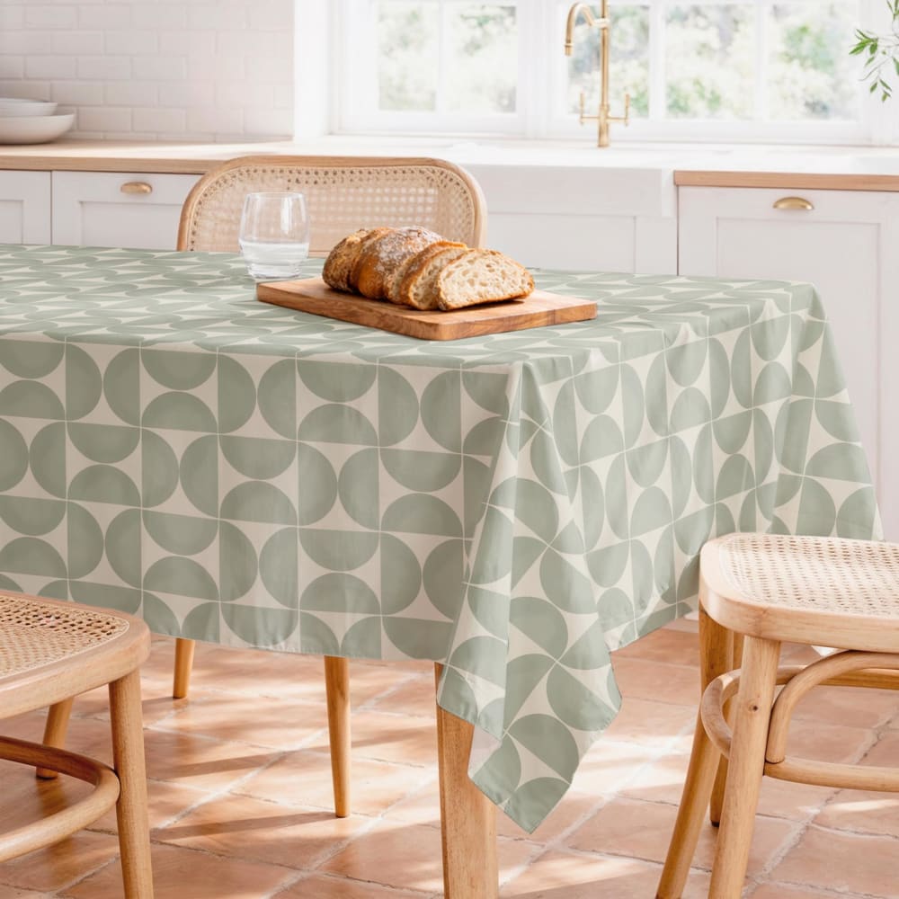 Nappe verte antitache en coton motif géométrique 155x250
