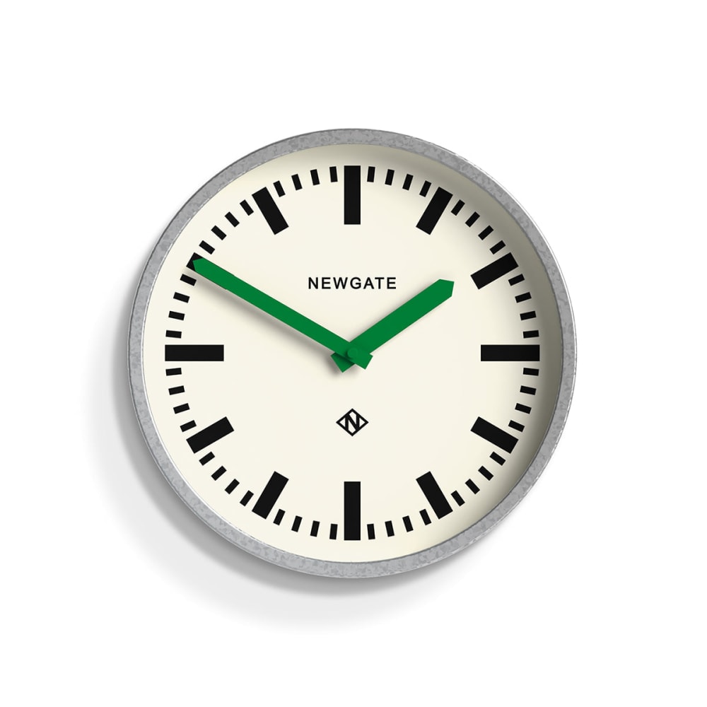 horloge murale avec finition