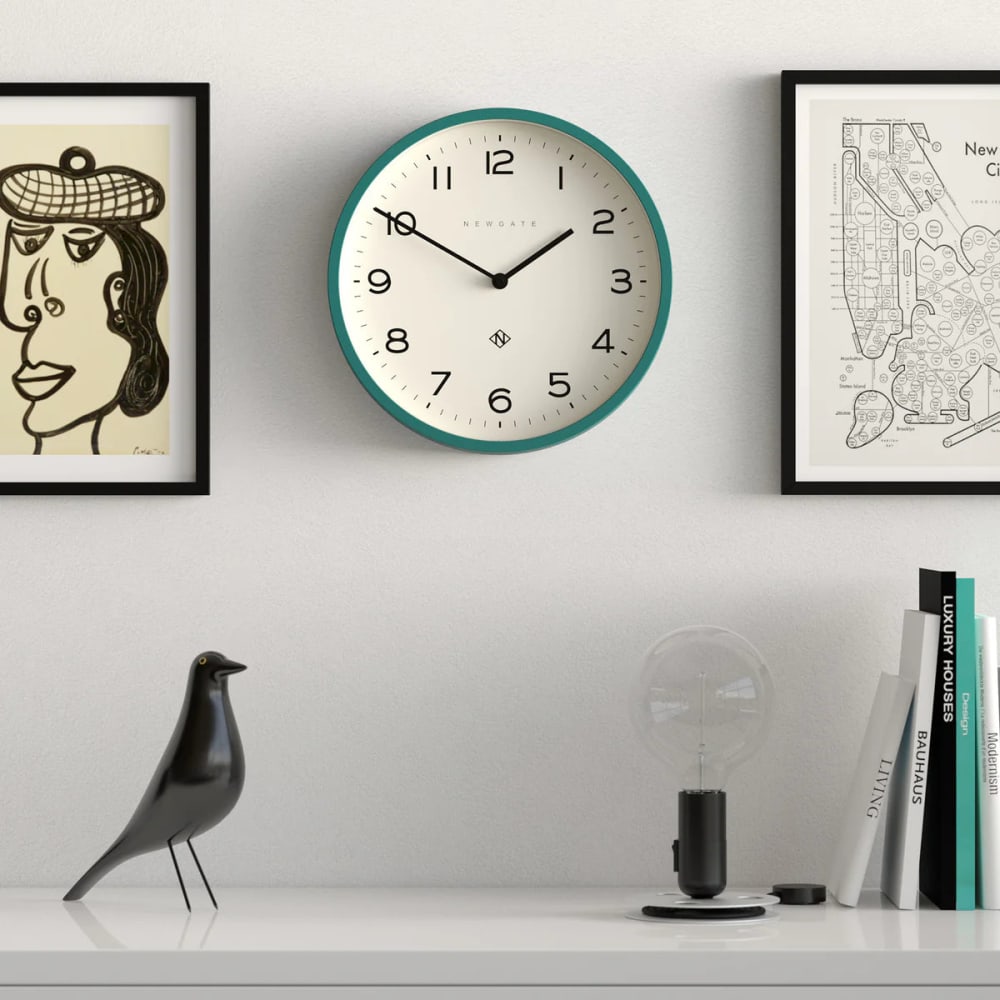 Moderne runde Wanduhr aus grün - Maisons Du Monde