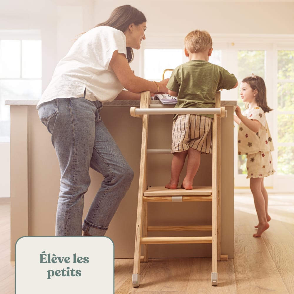 Tour d'apprentissage pliable avec tableau en bois marron fsc® (Active Tots) - Image 1