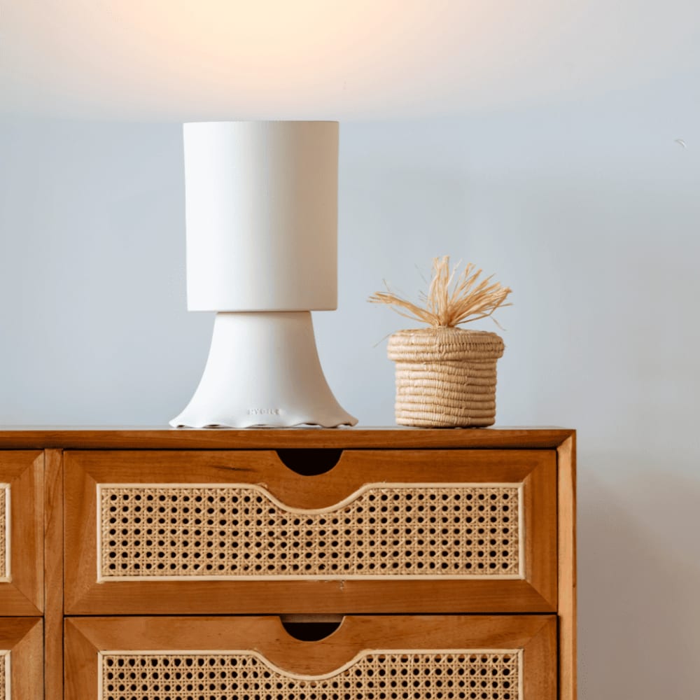 Lampe à poser en terre cuite blanche — vue 4